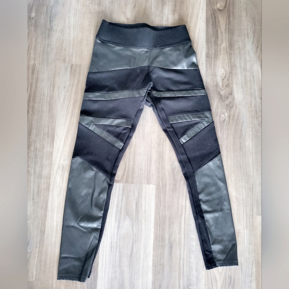 MEMOI Moto Faux Leather Leggings